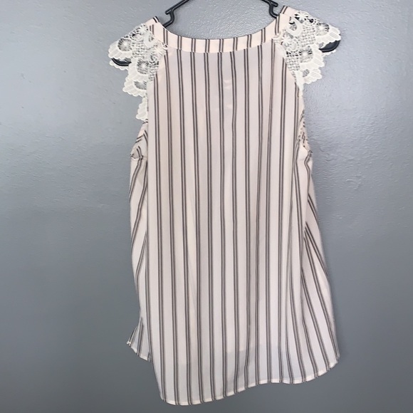 Doe & Rae brand blouse. Size medium - Picture 3 of 3